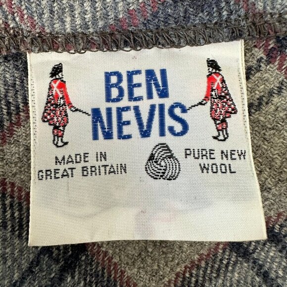 Ben Nevis Pure New Wool Plaid Triangle Scarf Gray Fringe Great Britain Preppy - Picture 3 of 9